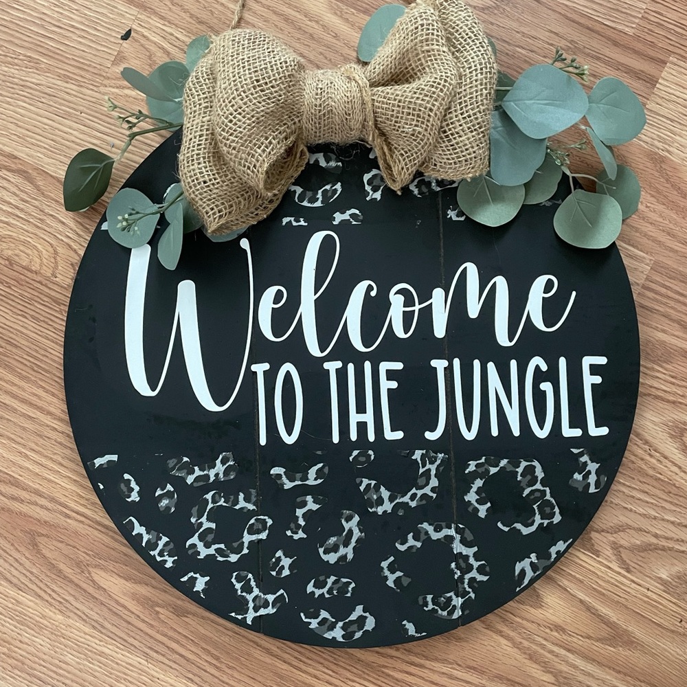 Welcome to the jungle door hanger